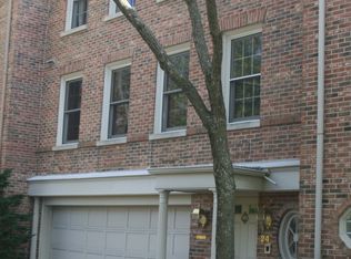 24 Landmark, Northfield, IL 60093