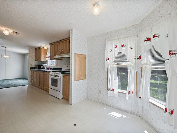 5th image of 2786 NE 33RD PLACE
