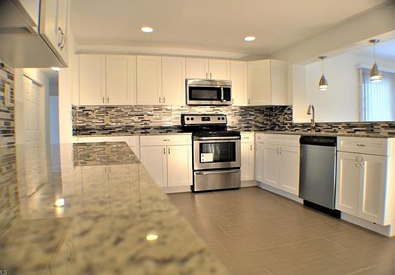 3rd image of 2212 Crystal Dr