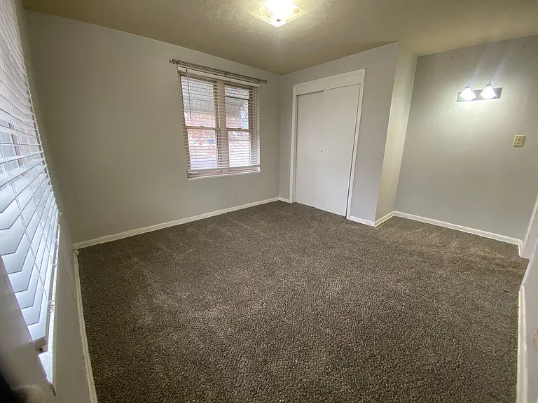 221 N Pesotum Ave — Photo 2