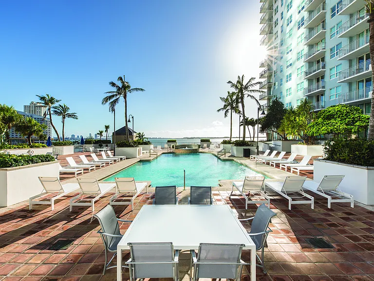Yacht Club at Brickell Apartments — Photo 8