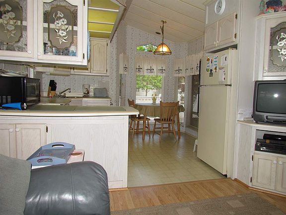 3rd image of 253 Holly Dr #253