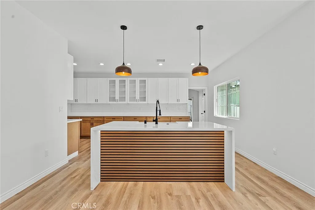 3 bed, 2000 sqft, $5,250 — Photo 1