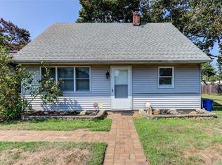 569 Beech St, North Babylon, NY 11703