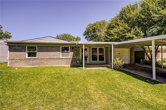 1st image of 3025 Clover Dr