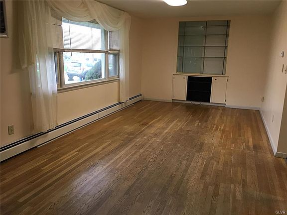3rd image of 1541 Washington St