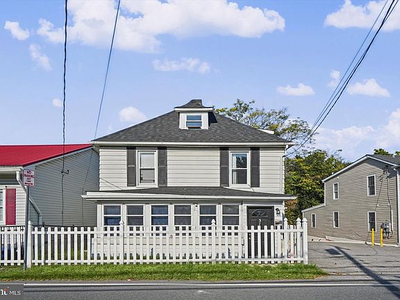 3rd image of 511 N Point Rd