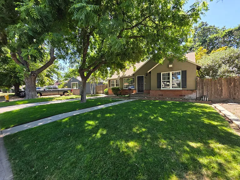221 Oakshire Ave — Photo 3