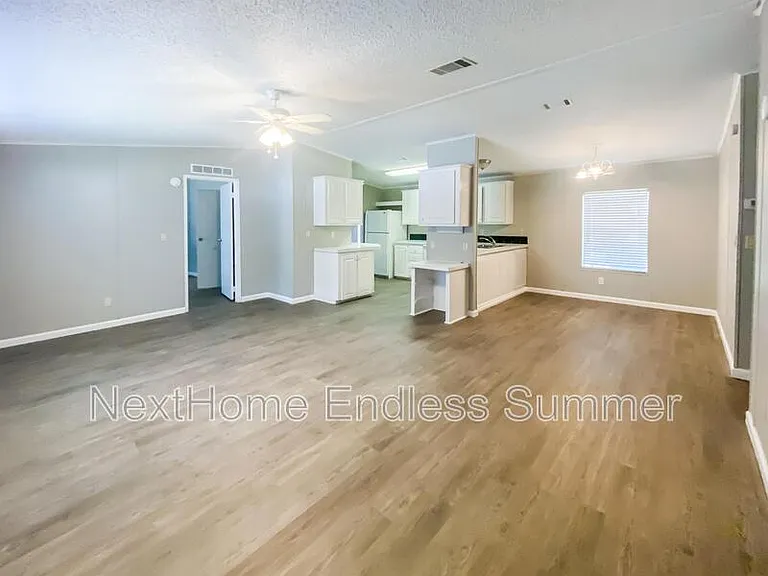 608 Bee Bee Dr — Photo 2