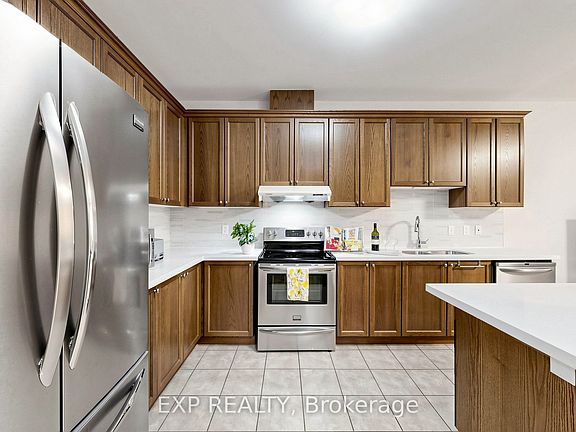 5th image of 27 Hatton Ct