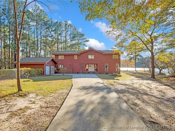 321 Woods Ln, Raeford, NC 28376