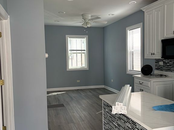 4th image of 4829 S Wood St #R