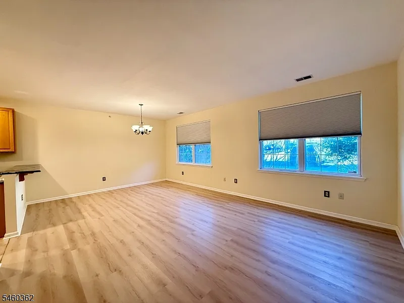 1 bed, 1.0 bath, 865 sqft, $2,300 — Photo 2