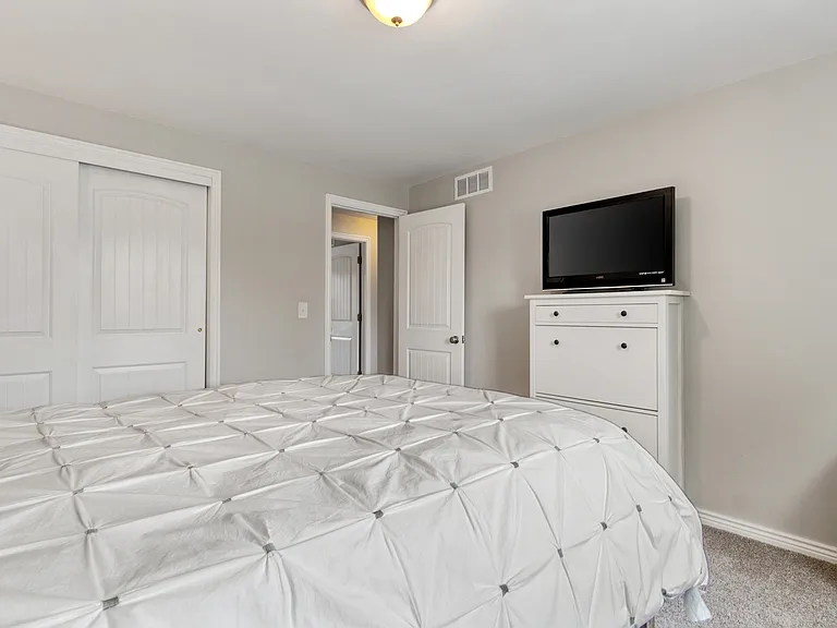 1897 E Quincy Dr — Photo 20