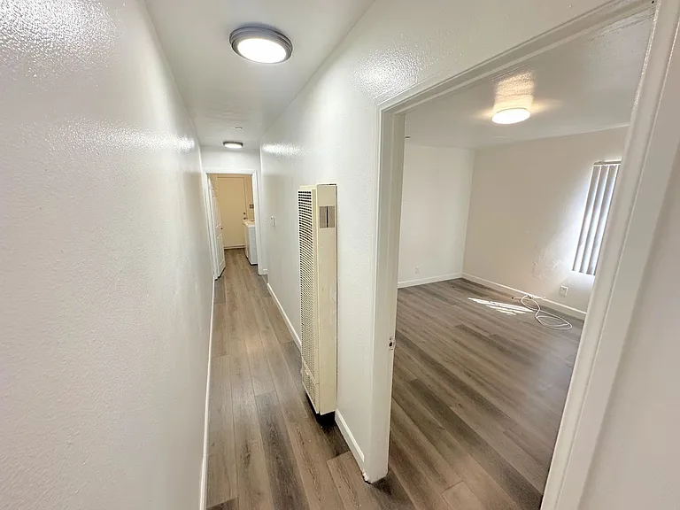 2051-2053 W 54th St #2051 — Photo 4