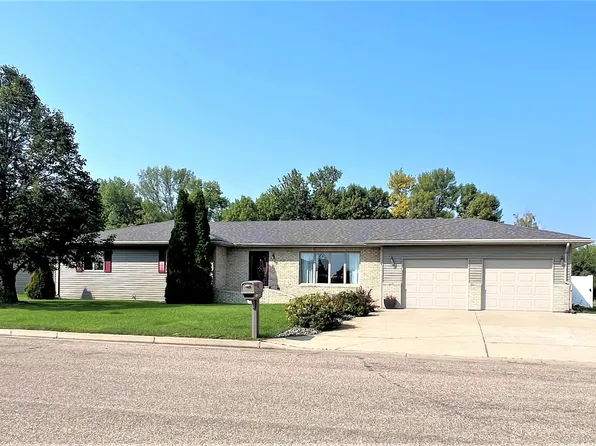 1410 6th Ave SE, Rugby, ND 58368