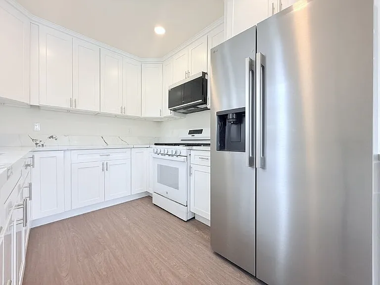 6509 State St — Photo 3