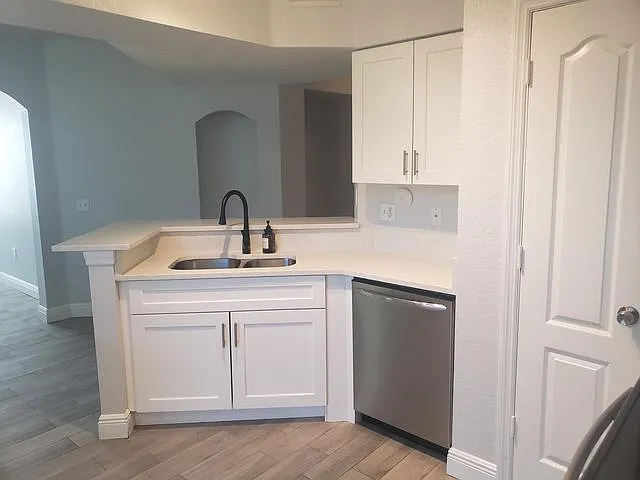 909 Belmont Pl — Photo 4