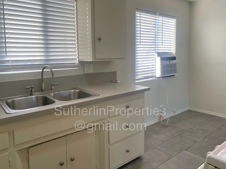 5649 N Myrtle Ave — Photo 8