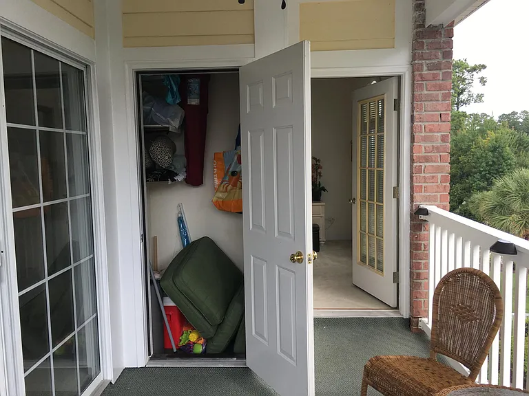 Storage for cushions and beach/pool stuff! Even an ice chest is included for you to take to the beach or pool!