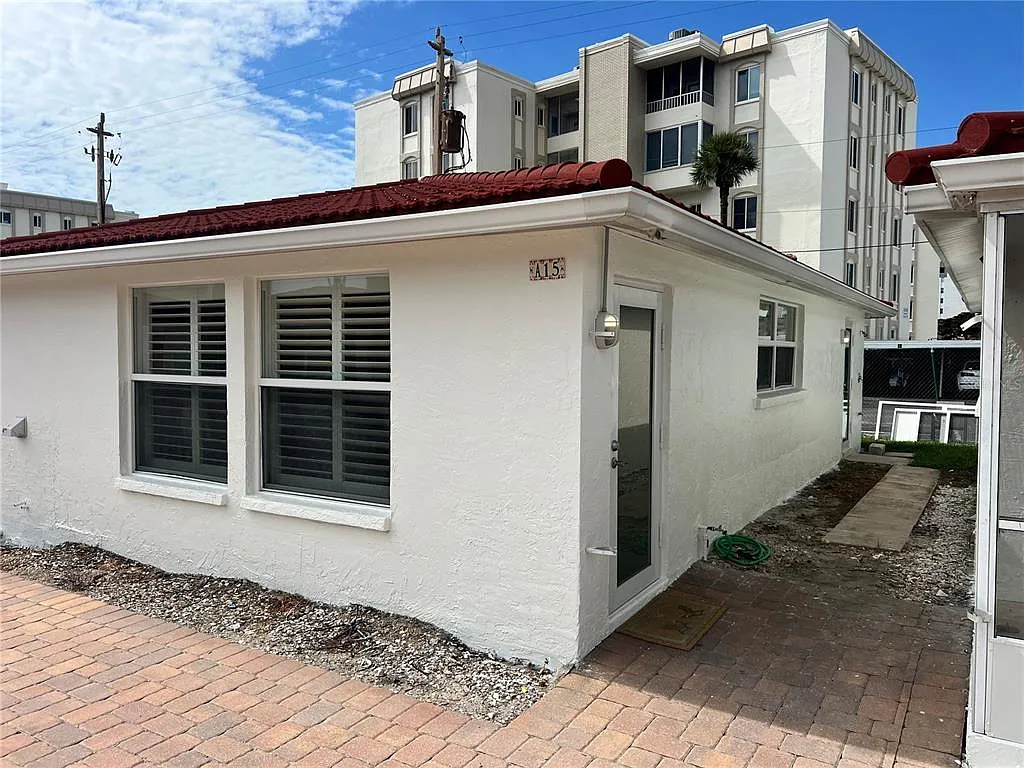 2 bed, 2.0 bath, 1190 sqft, $10,200 — Photo 4