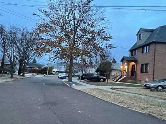 Exterior Neighborhood (street photo)
