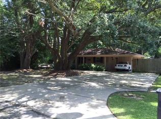 725 Pine Hills Rd, Ocean Springs, MS 39564