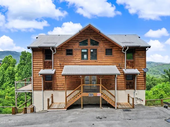 240 Stone Fence Ln, Gatlinburg, TN 37738
