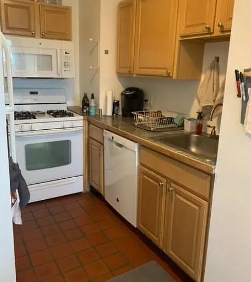 3 bed, 1003 sqft, $5,145 — Photo 2