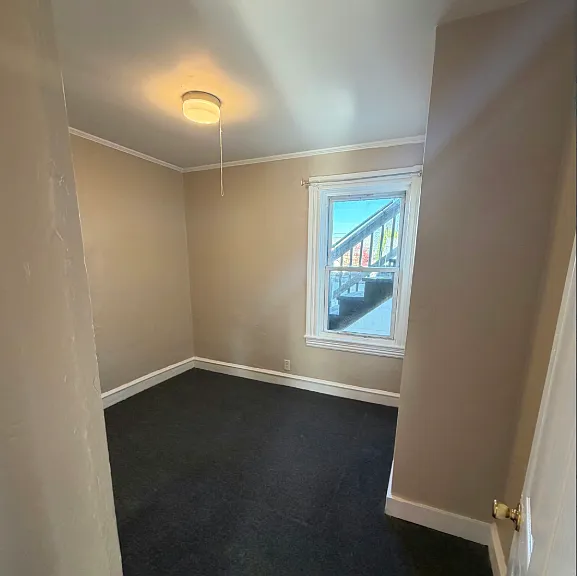328 336 5th St Unit 1 Fall River Spacious 2 Bedroom in Corky Row Historic District! Great Location — Photo 15