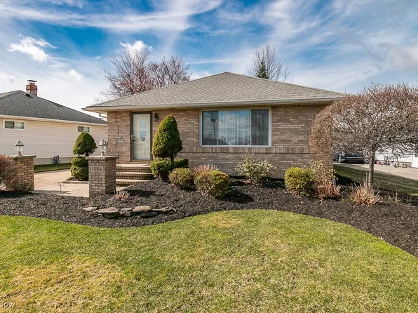 1584 Mallard Dr, Mayfield Heights, OH 44124