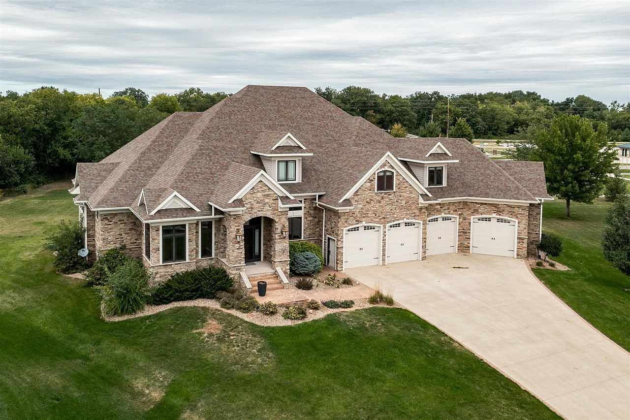 521 Chestnut Dr, Robins, IA 52328 Zillow