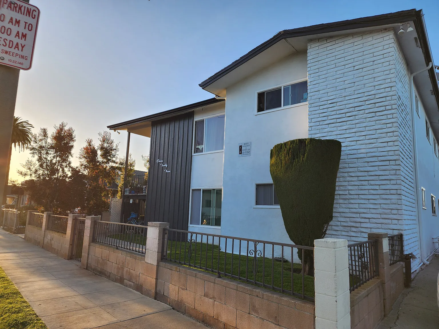 2 bed, 750 sqft, $1,895 — Photo 1