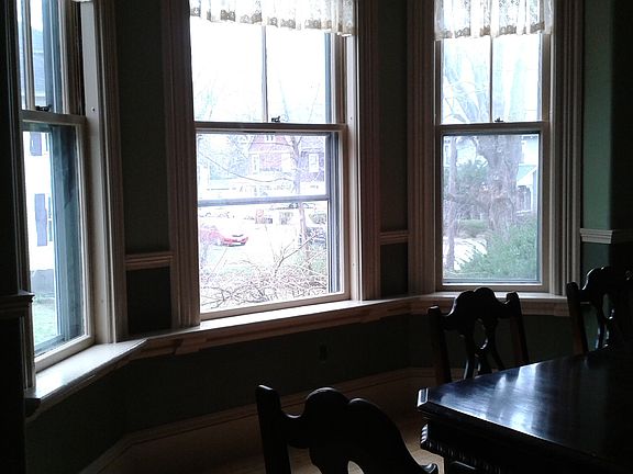 formal dining rm, bay window