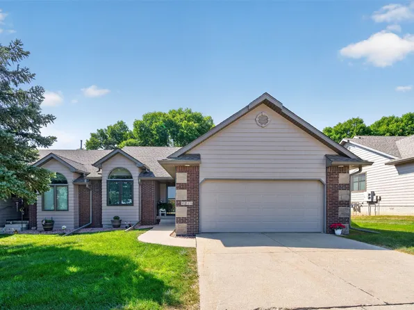 1218 8th St SE, Altoona, IA 50009