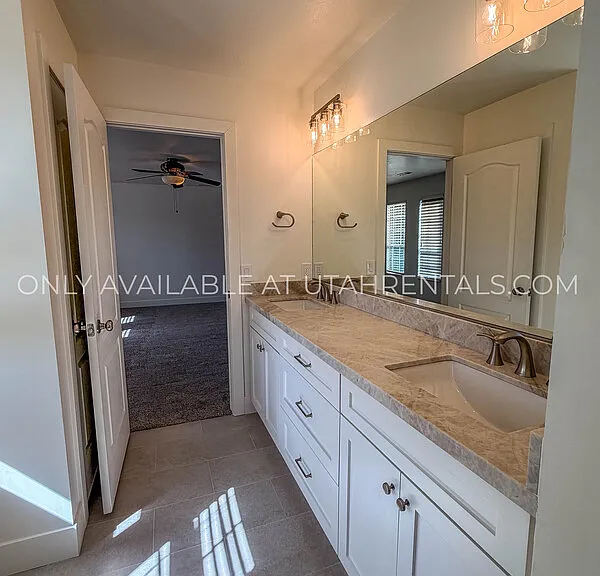 960 N Eastview Dr — Photo 35
