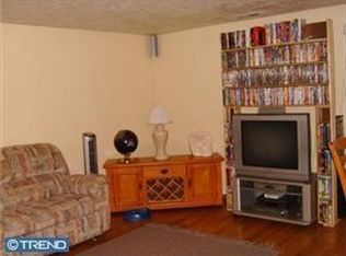 6 Robert Pearson Ct, Hamilton, NJ 08610