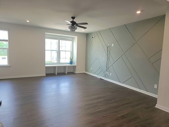 3rd image of 2588 Grantham Place Dr
