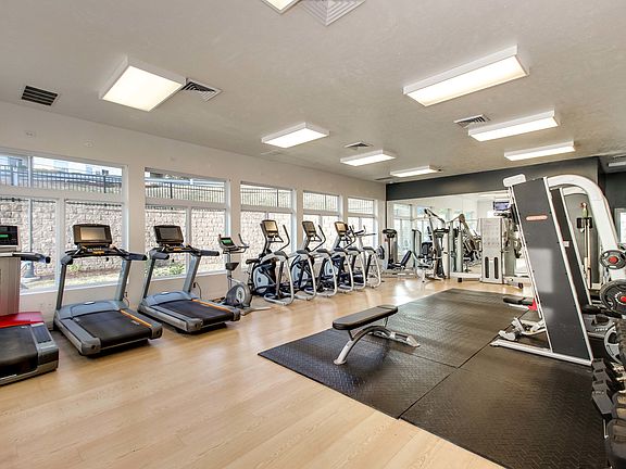 08-Expansive Gym West Run Apartments Morgantown WV-1818-PH-16