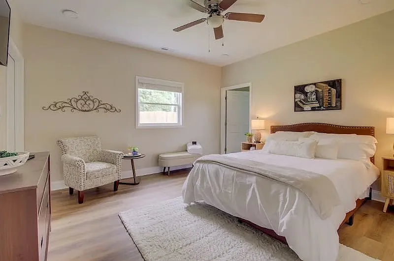 3 bed, 1600 sqft, $2,000 — Photo 3
