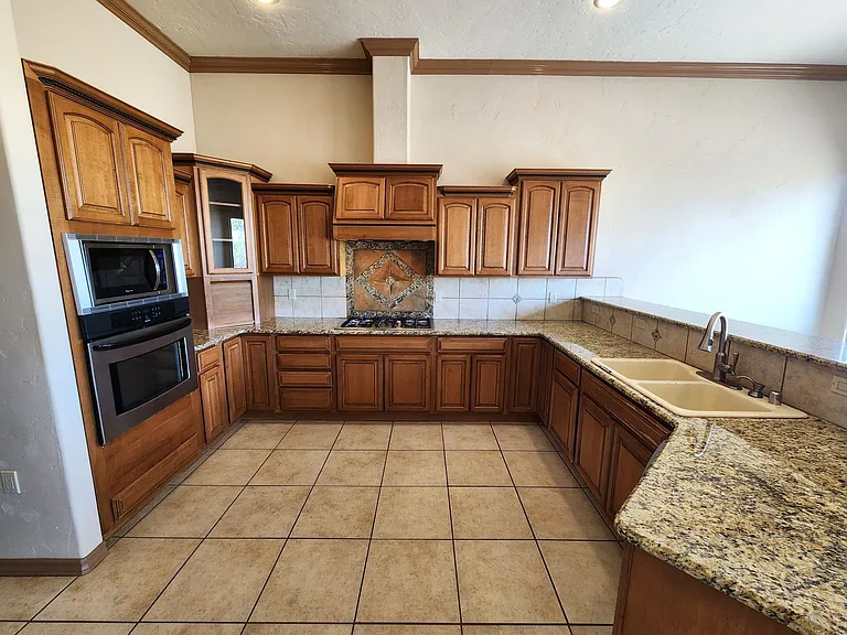 4189 Capistrano Ave — Photo 12