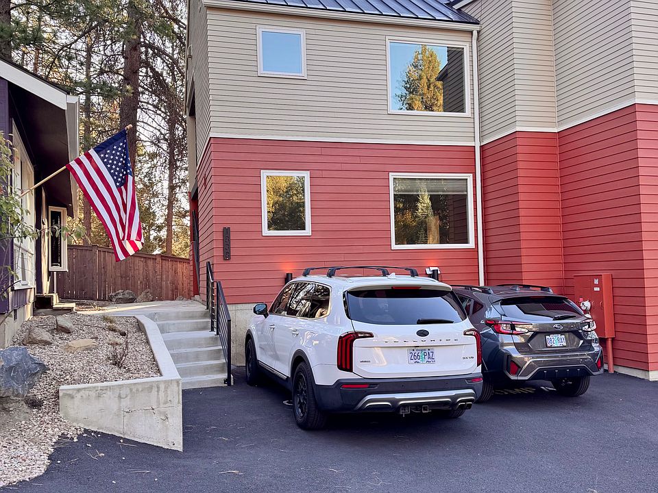 1st image of 1838 SW Knoll Ave #2