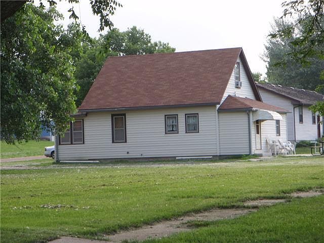 2nd image of 206 Chateau St