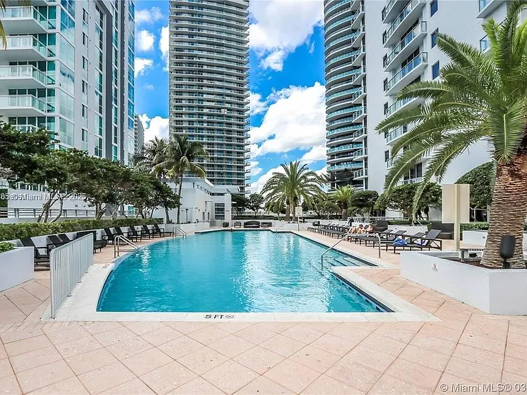 1050 Brickell Ave #6 — Photo 2