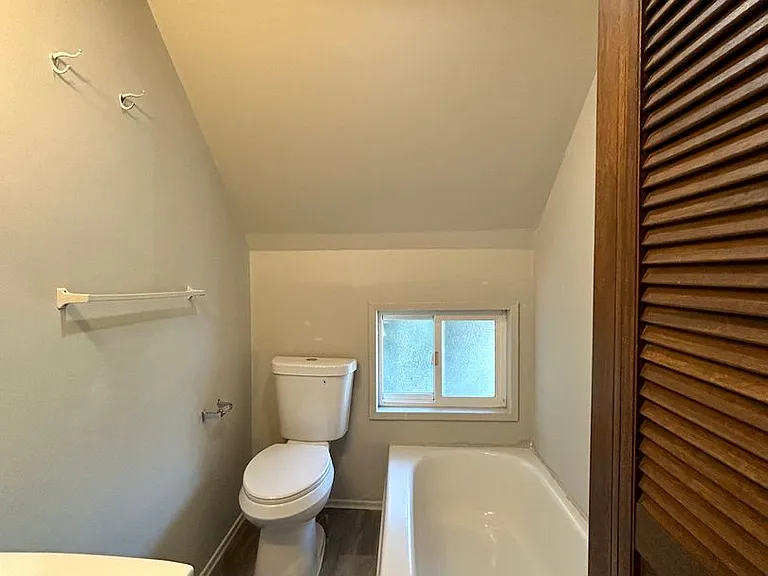 603 E 3rd Ave — Photo 9