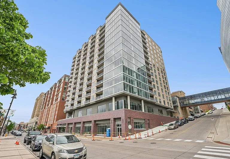 The Lakeview Residences at 333 — Photo 1