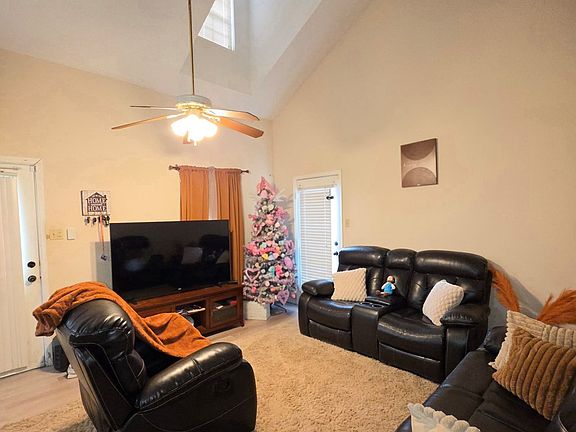 3rd image of 1404 Marjorie Ln