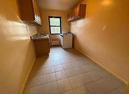 4th image of 10-08 Hartman Ln #A