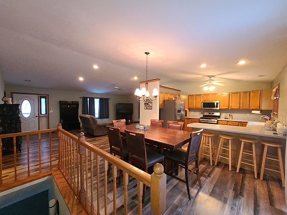 5th image of 24200 Hillcrest Dr