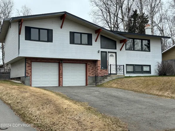 8521 E 11th Ct, Anchorage, AK 99504
